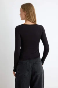 TRENDYOLMİLLA Black Color Blocked Fitted Cowl Neck Shirred Viscose Rib Double Collar Knitting Blouse - Image 4