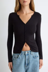 TRENDYOLMİLLA Black Plain Fitted V-neck buttoned Viscose Rib Knitting Blouse - Image 3