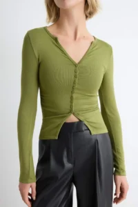 TRENDYOLMİLLA Khaki Plain Fitted V-neck buttoned Viscose Rib Knitting Blouse - Image 3