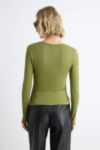 TRENDYOLMİLLA Khaki Plain Fitted V-neck buttoned Viscose Rib Knitting Blouse - Image 4