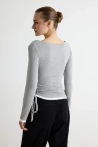 TRENDYOLMİLLA Gray Melange Color Blocked Fitted Off-Shoulder Neck Soft Double Collar Knitting Blouse - Image 4