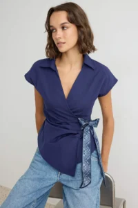 TRENDYOLMİLLA NAVY BLUE Binding Detailed Blouse - Image 2