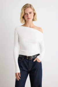 TRENDYOLMİLLA Black-Ecru 2 Sets Paket Plain Fitted Asymmetric Collar LONG Viscose Rib Knitting Blouse - Image 5