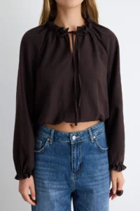 TRENDYOLMİLLA Brown Collar Binding Detailed Weaving Blouse - Image 3