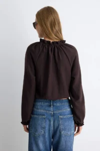 TRENDYOLMİLLA Brown Collar Binding Detailed Weaving Blouse - Image 4