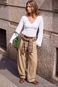 TRENDYOLMİLLA Ecru Plain Fitted V-neck Spanish Arm Crop/Short Cotton Flexible Knitting Blouse - Image 2