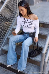 TRENDYOLMİLLA Ecru Slogan Detailed Fitted Drop Sleeve Crop/Short Cotton Knitting Blouse - Image 2