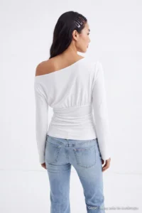 TRENDYOLMİLLA Ecru Slogan Detailed Fitted Drop Sleeve Crop/Short Cotton Knitting Blouse - Image 4