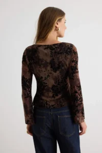 TRENDYOLMİLLA Brown Floral Fitted Square Neck Spanish Arm Tulle Knitting Blouse - Image 5