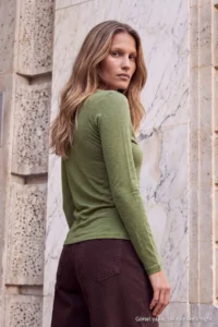 TRENDYOLMİLLA Khaki Woolly Transparent Crew Neck LONG Half Patch buttoned Knitting Blouse - Image 4