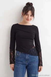 TRENDYOLMİLLA Black Plain Fitted Boat Neck Spanish Arm Lace Detailed Soft Flexible Knitting Blouse - Image 3