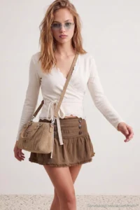 TRENDYOLMİLLA Ecru Plain Fitted Double breasted Lace Detailed Crop Soft Knitting Blouse - Image 4