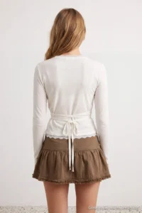 TRENDYOLMİLLA Ecru Plain Fitted Double breasted Lace Detailed Crop Soft Knitting Blouse - Image 5