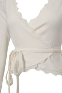 TRENDYOLMİLLA Ecru Plain Fitted Double breasted Lace Detailed Crop Soft Knitting Blouse - Image 7
