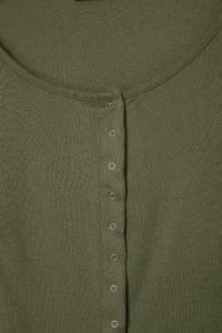 TRENDYOLMİLLA Khaki Plain Fitted Cowl Neck snaps Crop Viscose Rib Knitting Blouse - Image 5