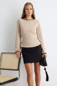 TRENDYOLMİLLA Stone Plain Fitted Piped Boat Neck Spanish Arm Scuba Crepe Knitting Blouse - Image 4