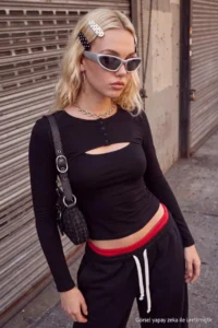 TRENDYOLMİLLA Black Plain Fitted Bolero Accessory Detailed Lycra Jersey Double Layer Knitting Blouse - Image 3