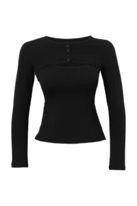 TRENDYOLMİLLA Black Plain Fitted Bolero Accessory Detailed Lycra Jersey Double Layer Knitting Blouse - Image 7