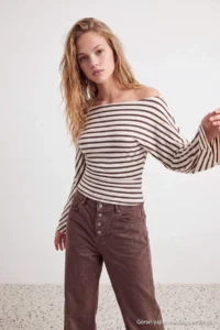 TRENDYOLMİLLA Multicolored Striped Fitted Bat Arm Viscose Rib Knitting Blouse - Image 3