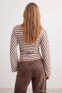TRENDYOLMİLLA Multicolored Striped Fitted Bat Arm Viscose Rib Knitting Blouse - Image 4
