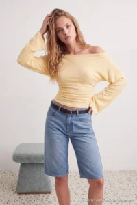 TRENDYOLMİLLA Yellow Plain Fitted Boat Neck Bat Arm Viscose Rib Knitting Blouse - Image 2