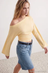 TRENDYOLMİLLA Yellow Plain Fitted Boat Neck Bat Arm Viscose Rib Knitting Blouse - Image 3