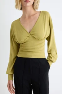 TRENDYOLMİLLA Oil Green Plain Fitted V-neck Balloon Sleeve Waisted Knitting Blouse - Image 3