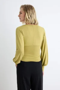 TRENDYOLMİLLA Oil Green Plain Fitted V-neck Balloon Sleeve Waisted Knitting Blouse - Image 4