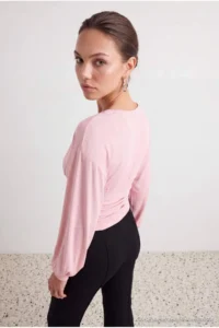 TRENDYOLMİLLA Powder PINK Plain Fitted V-neck Balloon Sleeve Soft Knitting Blouse - Image 2