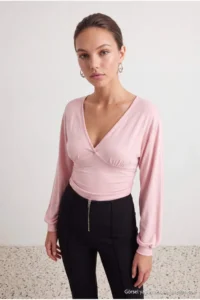 TRENDYOLMİLLA Powder PINK Plain Fitted V-neck Balloon Sleeve Soft Knitting Blouse - Image 3