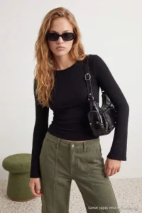 TRENDYOLMİLLA Black Plain Fitted Crew Neck Low-cut back Viscose Rib Knitting Blouse - Image 3