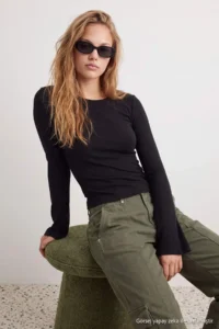 TRENDYOLMİLLA Black Plain Fitted Crew Neck Low-cut back Viscose Rib Knitting Blouse - Image 4