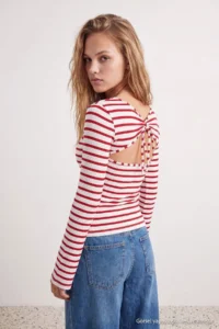TRENDYOLMİLLA Red Striped Fitted Crew Neck Low-cut back Viscose Rib Knitting Blouse