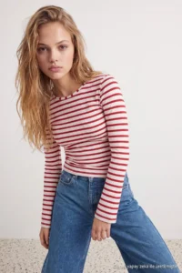 TRENDYOLMİLLA Red Striped Fitted Crew Neck Low-cut back Viscose Rib Knitting Blouse - Image 3