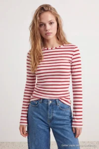 TRENDYOLMİLLA Red Striped Fitted Crew Neck Low-cut back Viscose Rib Knitting Blouse - Image 5