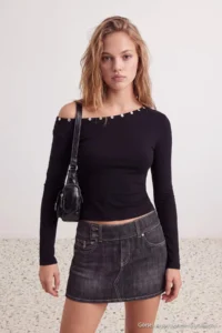 TRENDYOLMİLLA Black Plain Fitted Asymmetric Collar Button Detailed Cotton Rib Knitting Blouse