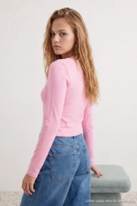 TRENDYOLMİLLA Light PINK Plain Fitted Crew Neck Shirred Crop Viscose Rib Knitting Blouse - Image 4