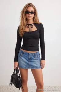 TRENDYOLMİLLA Black Fitted Keyhole Collar Viscose Rib Knitting Blouse