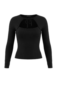 TRENDYOLMİLLA Black Fitted Keyhole Collar Viscose Rib Knitting Blouse - Image 5