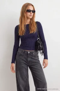 TRENDYOLMİLLA NAVY BLUE Polka Dot Fitted Boat Neck Lycra Combed cotton single jersey Knitting Blouse