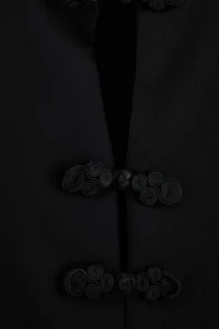 TRENDYOLMİLLA Black Accessory Kapama Detailed DokumaBluz - Image 6