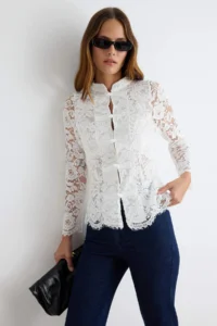 TRENDYOLMİLLA WHITE Ornate buttoned Weaving Lace Blouse
