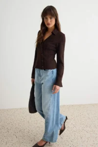TRENDYOLMİLLA Brown Plain Fitted/Body-Fitting V-neck buttoned Knitting Blouse - Image 2