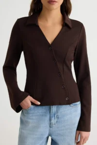 TRENDYOLMİLLA Brown Plain Fitted/Body-Fitting V-neck buttoned Knitting Blouse - Image 3