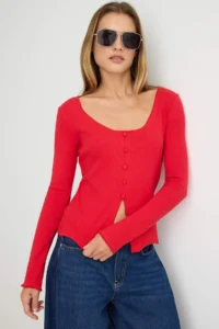 TRENDYOLMİLLA Red Plain Fitted buttoned Flexible Knitting Blouse - Image 3