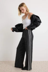 TRENDYOLMİLLA Black Polka Dot Striped Wideleg/Wide Leg Waist Laced Knitting Sweatpants - Image 7