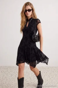 TRENDYOLMİLLA Black Plain skater/Belden Flared Keyhole Collar Mini Tulle Lined Knitting Dress