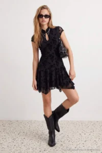 TRENDYOLMİLLA Black Plain skater/Belden Flared Keyhole Collar Mini Tulle Lined Knitting Dress - Image 3