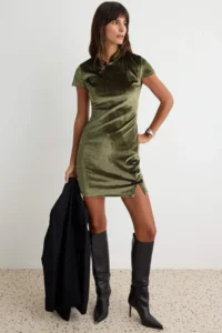 TRENDYOLMİLLA Khaki China Button Detailed bodycon/Fitting Short / Mini Velvet Knitting Dress - Image 2