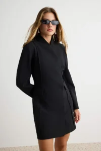 TRENDYOLMİLLA Black Double breasted Kapama A-Cut/Life Form with pocket Short / Mini Weaving Jacket Dress - Image 2